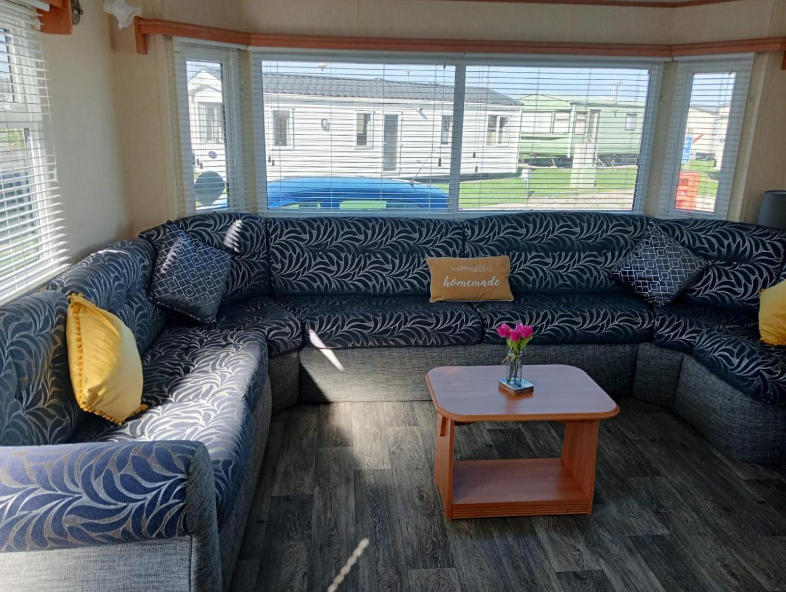 Modern 2 Bedroom Static Caravan - Lyons Kingsley Holiday Park - Pensarn, Abergele - Pet Friendly Екстериор снимка
